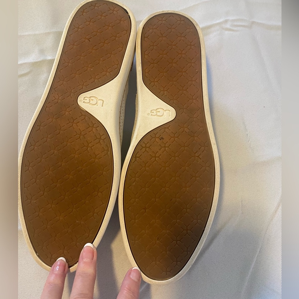 UGG - WOMENS SLIP ON SNEAKERS- size 10 Bone color with Tan trim - Picture 8 of 8